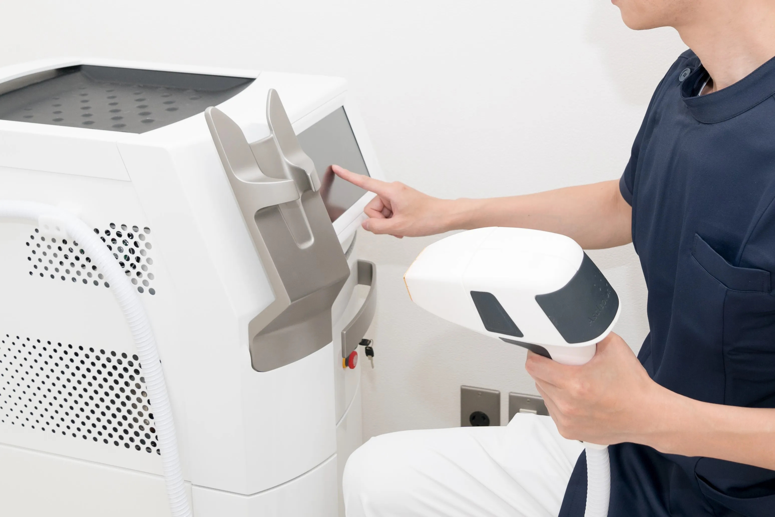 高い脱毛効果を実現する4種類の脱毛機を完備